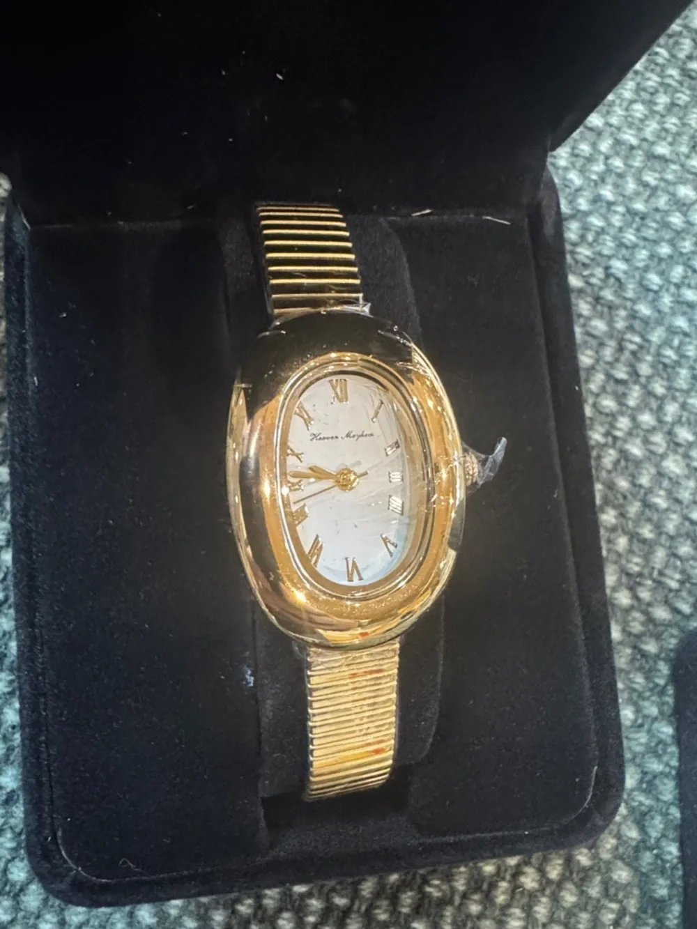 Classic Gold Oval Bracelet Watch - Picture 5 of 14